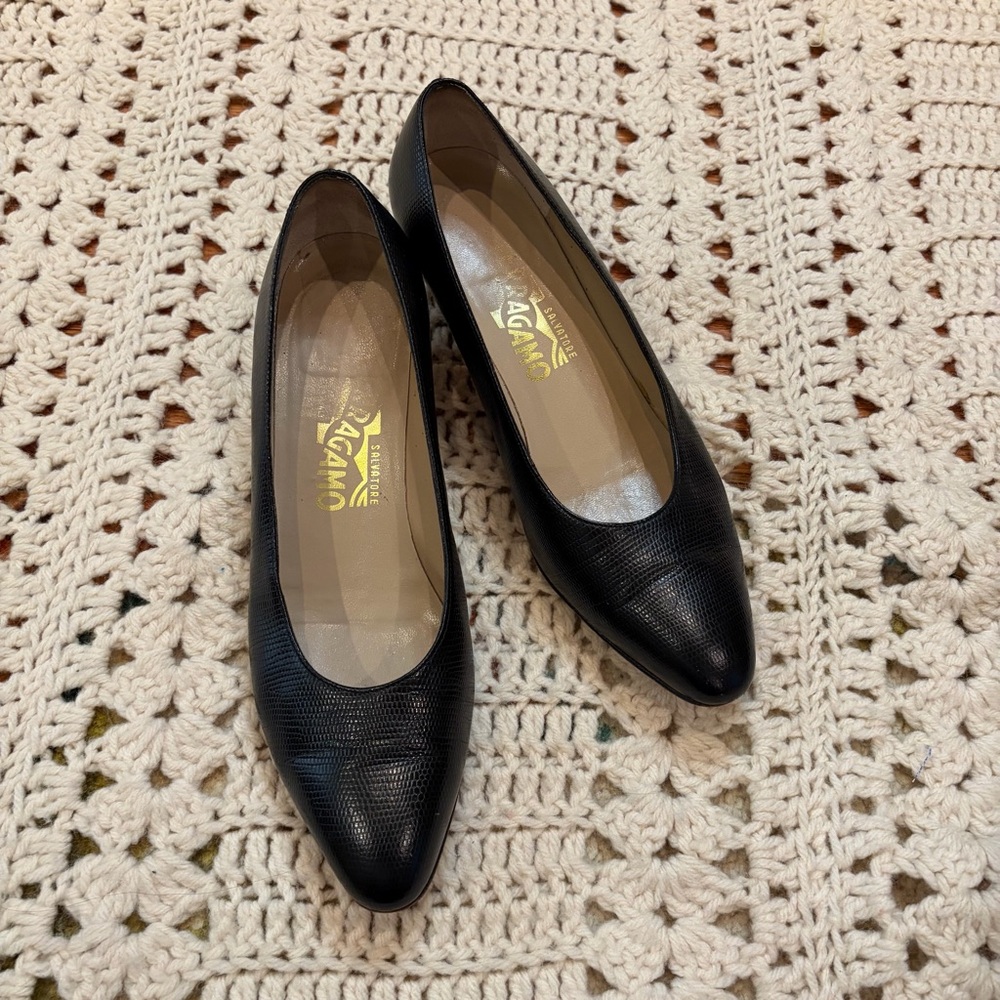 Salvatore Ferragamo Vintage Black Embossed Leather Pointed Pumps Sz 7 1/2